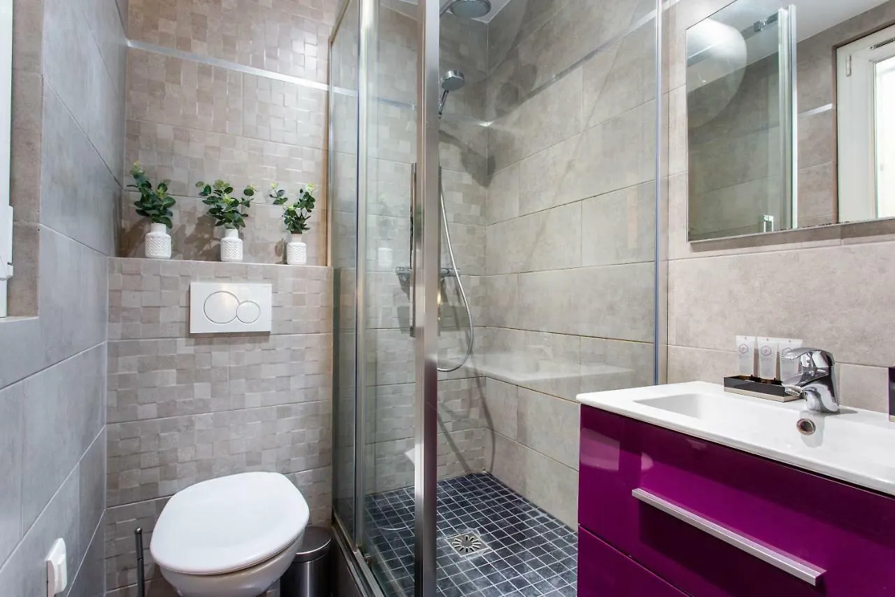 Cmg Montmartre/ Trois Freres * Paris