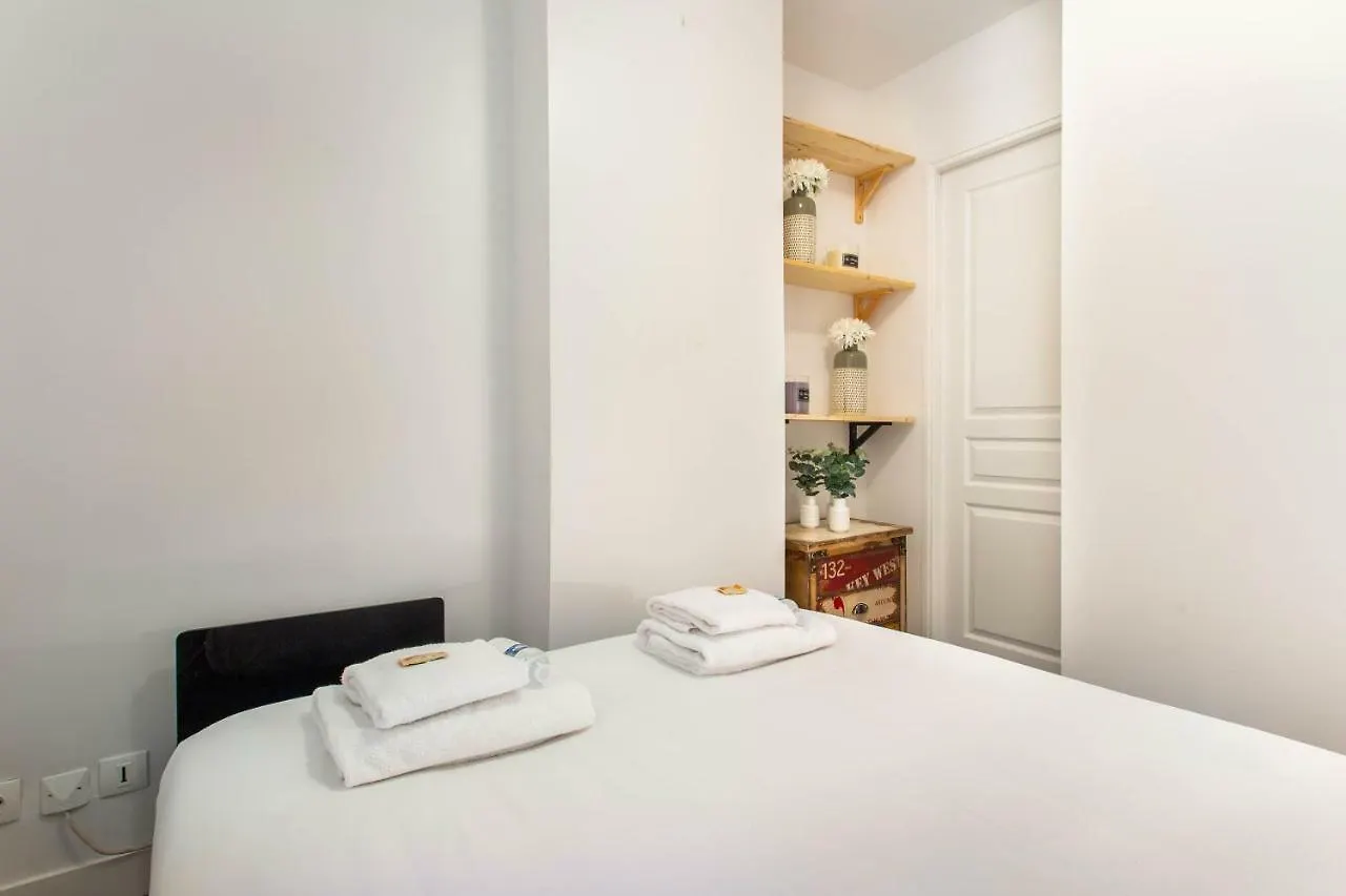 Cmg Montmartre/ Trois Freres Apartment Paris