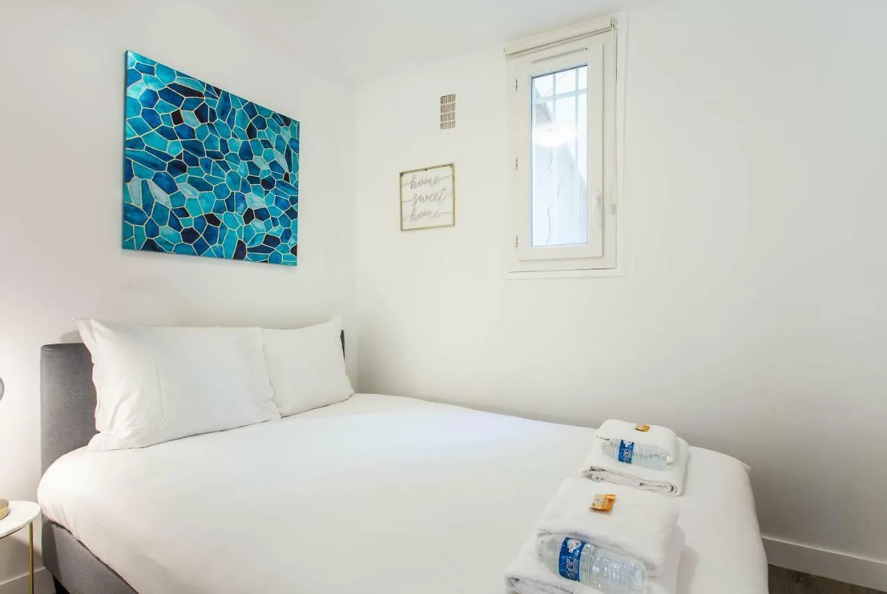 Cmg Montmartre/ Trois Freres Paris